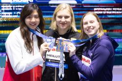 开云官网-加拿大游泳名将轻松领先夺冠