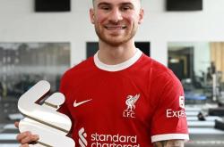 开云体育-阿根廷功勋球星再次披挂战袍，效力英超