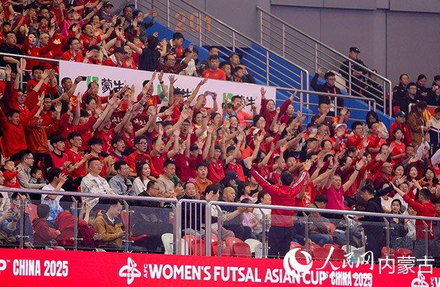 亚洲足球队在国际赛事中实现团结