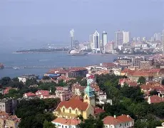 青岛黄海主场取得关键胜利，跻身中超积分榜前十的简单介绍