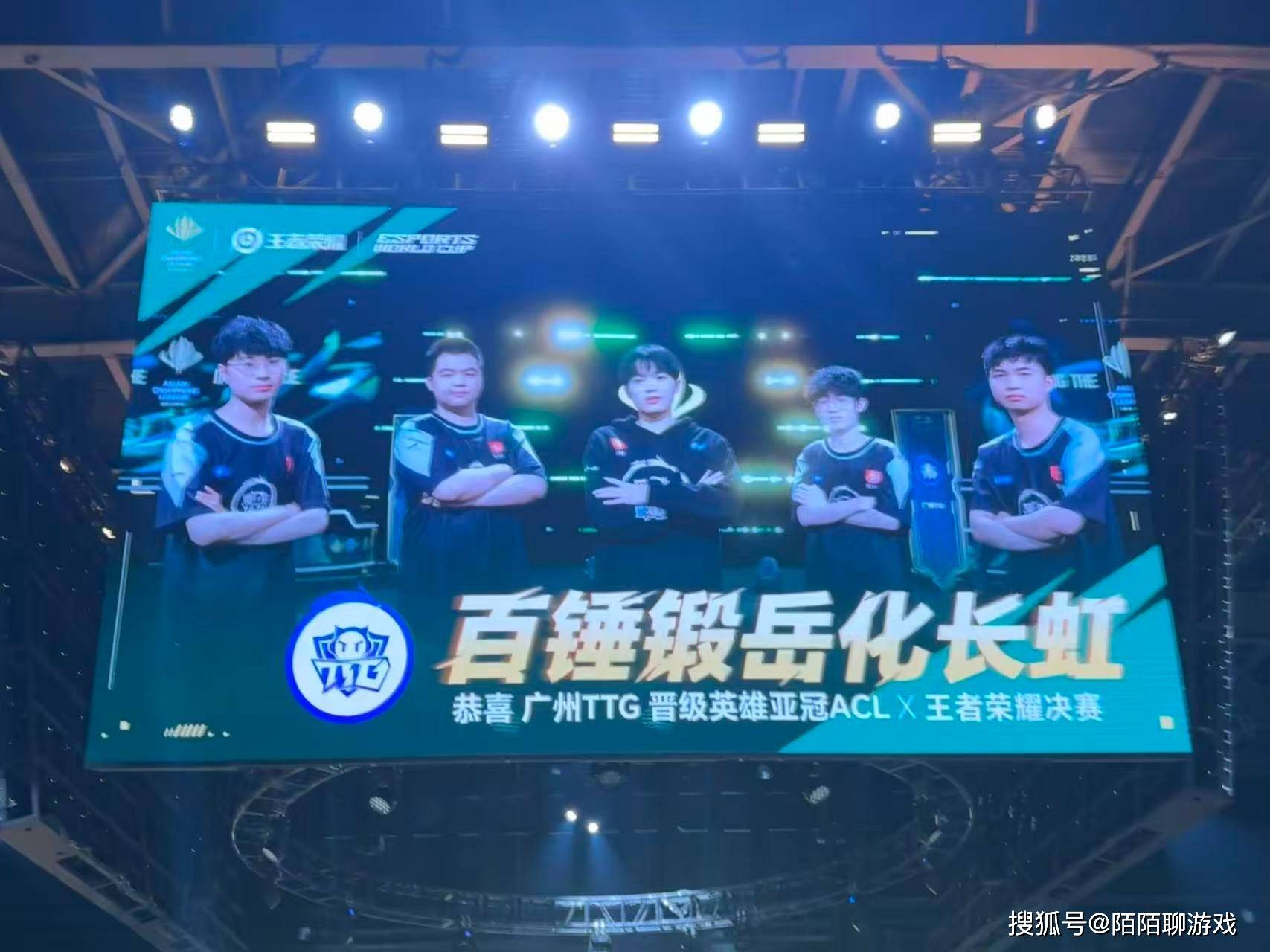 FPX力克NS,Chovy团战一打五半决赛3:1(深圳) FPX力克NS,Chovy团战一打五半决赛3:1(深圳)