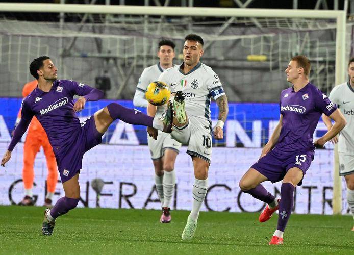 国米后卫连场发挥出色,球队稳固防线 国米后卫连场发挥出色,球队稳固防线