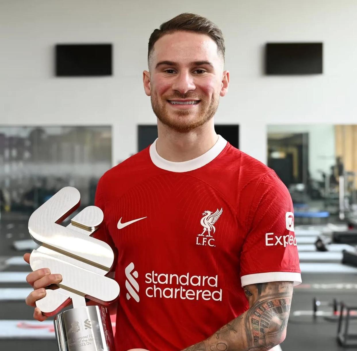 阿根廷功勋球星再次披挂战袍,效力英超 阿根廷功勋球星再次披挂战袍,效力英超