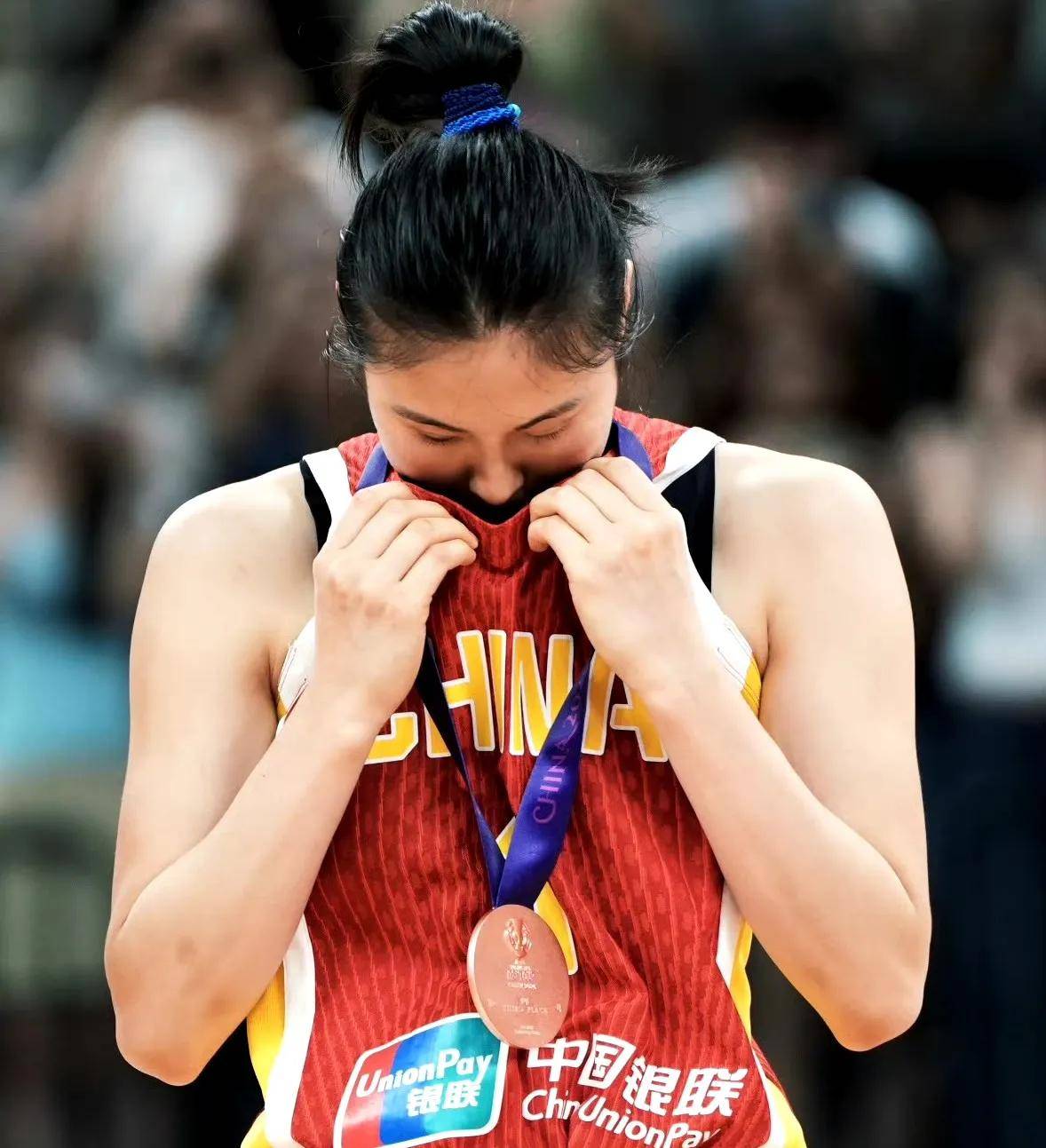 亚洲代表队表现出色,摘得第三名 亚洲代表队表现出色,摘得第三名