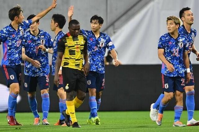 包含秘鲁足球联赛劲旅豪强竞逐冠军席位的词条