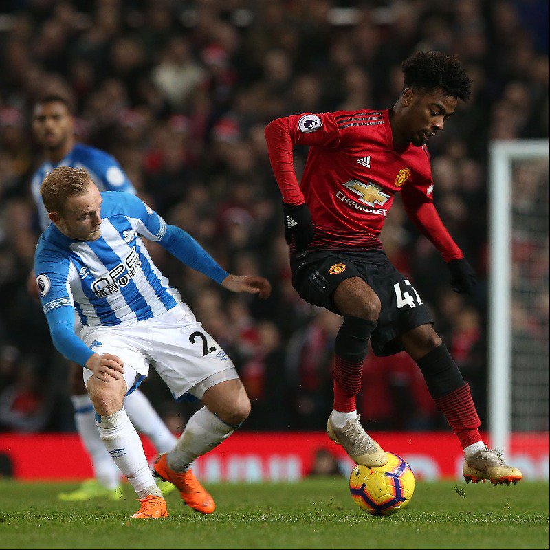 哈德斯菲尔德主场逆转曼联，全取三分的简单介绍