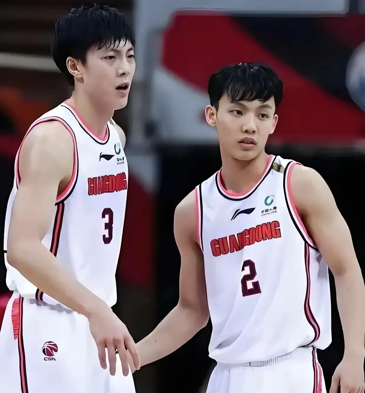 上海男篮客场不敌广东队,遗憾收场 上海男篮客场不敌广东队,遗憾收场