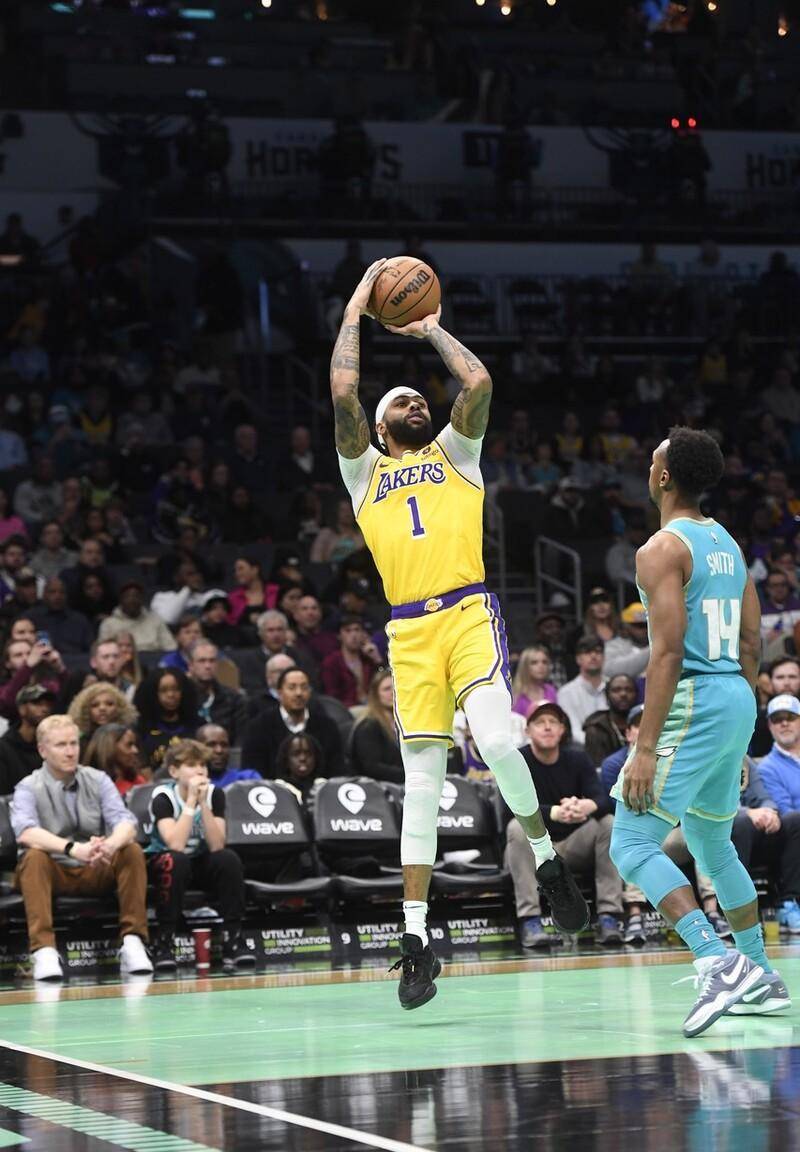 包含塞尔维亚男篮血洗美国男篮，拉塞尔关键制胜的词条