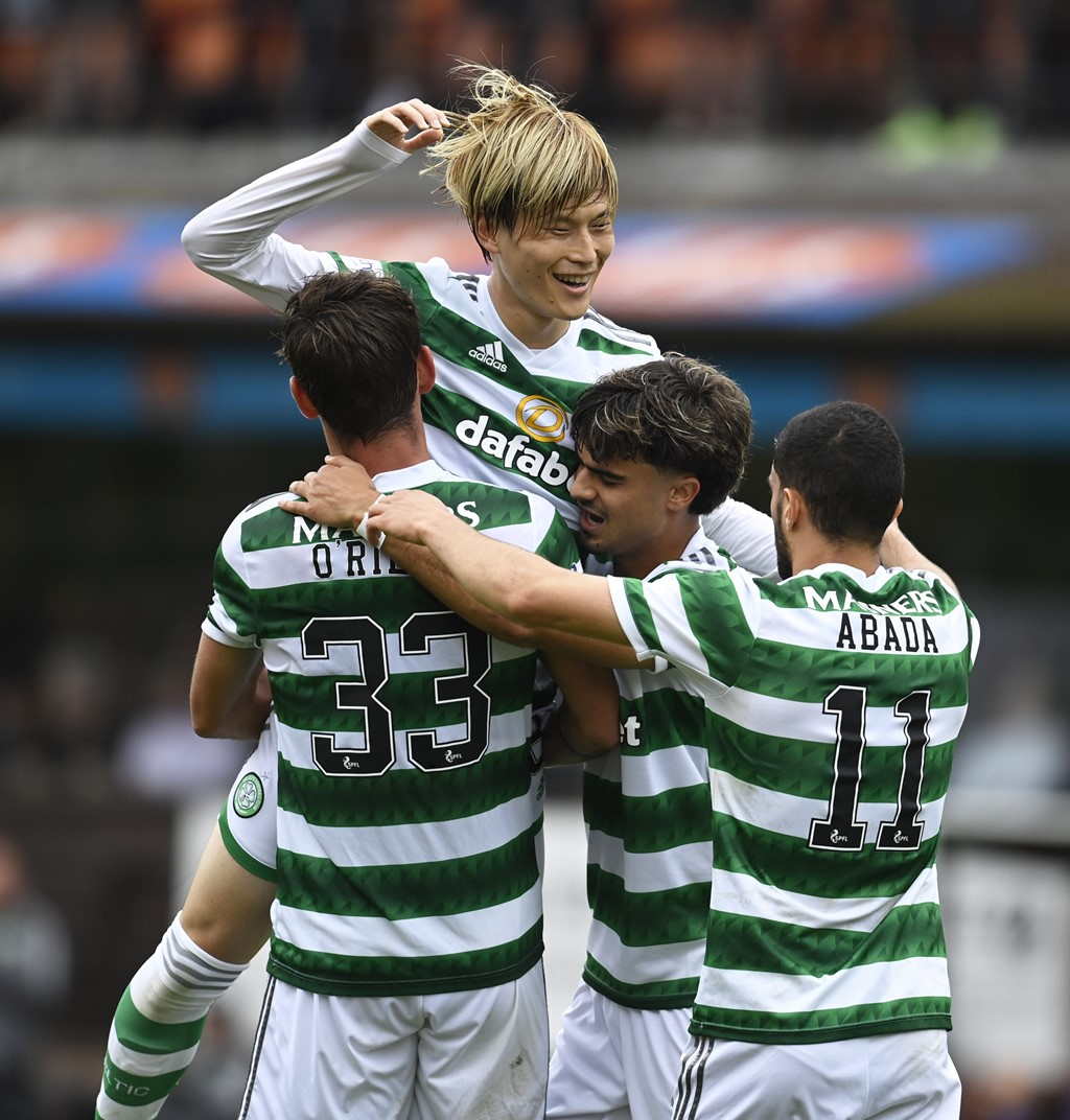 包含湖人B队完胜凯尔特人B队，福克斯完成帽子戏法的词条