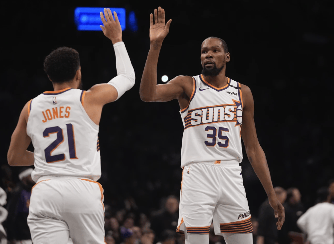 浙江队险胜篮网，布克统治全场